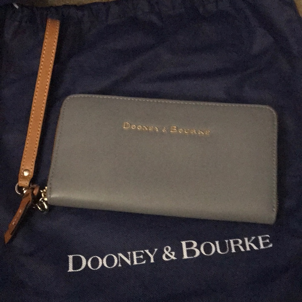 Dooney and Bourke wristlet/zipper wallet